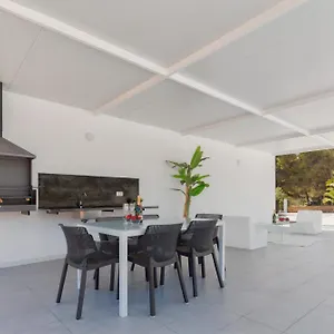Boutique Plana Villa